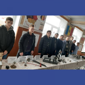 Concursul ziarelor de perete: Drumul spre viața de succes presupine trei secrete: hotărâre, efort și timp